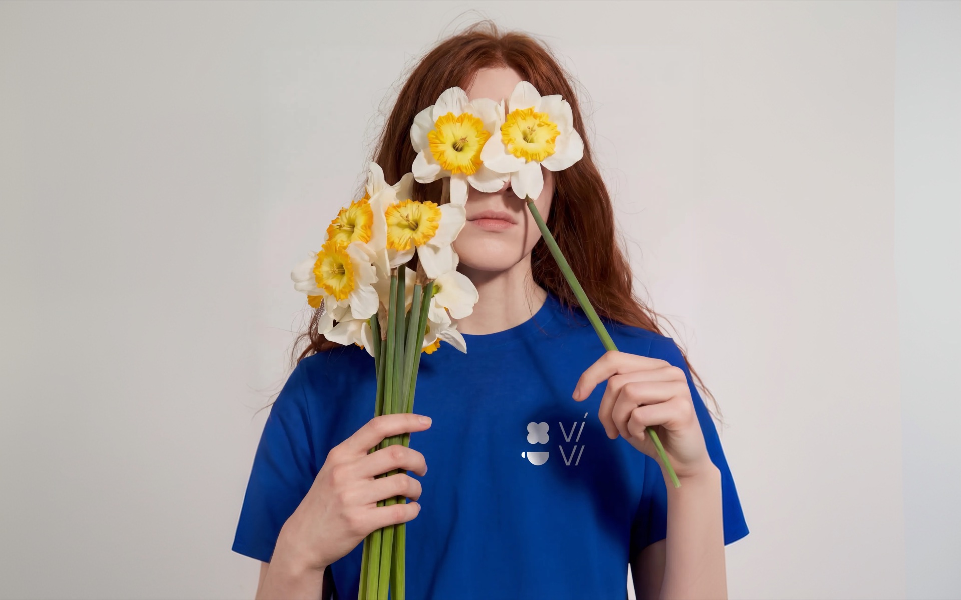 Vivi Concept store — daffodils and brand items
